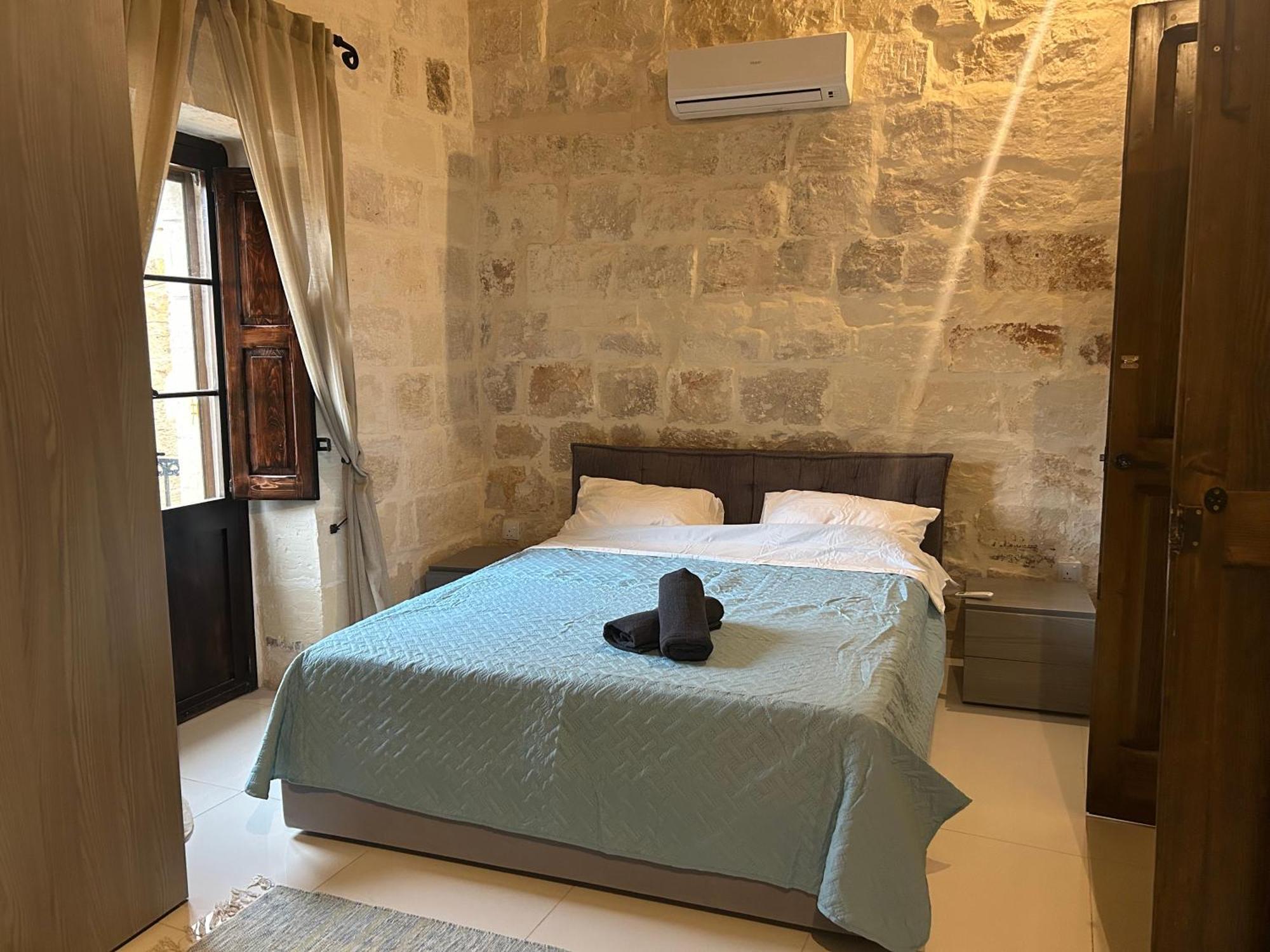 Traditional House Of Character With Terrace - Central, Cozy & Calm Apartment Birkirkara Exterior photo